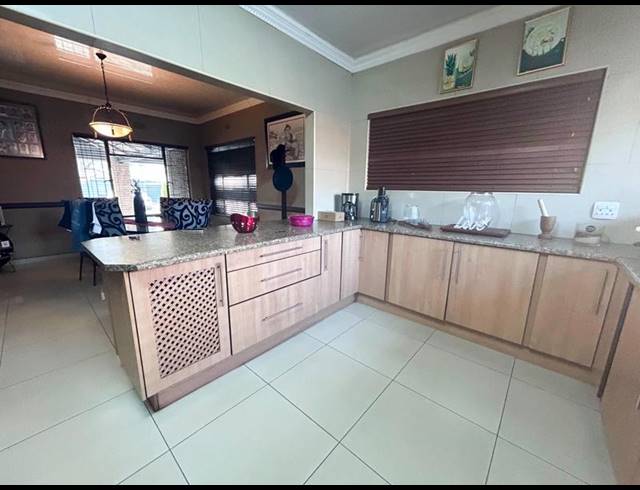 4 BEDROOM HOUSE FOR SALE IN VANDERBIJLPARK SW 2